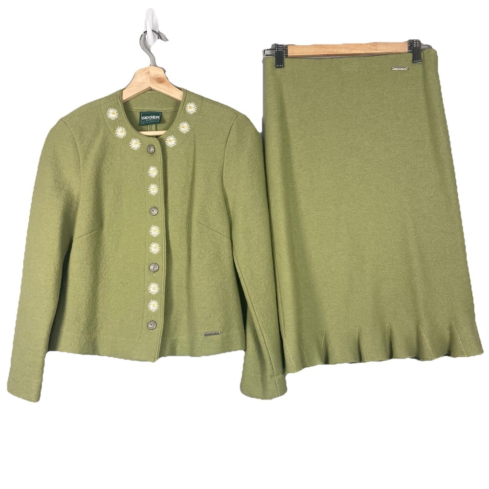 Geiger Collections Green Boiled Wool Daisy Embroidered Skirt‎ Suit Set Size 38